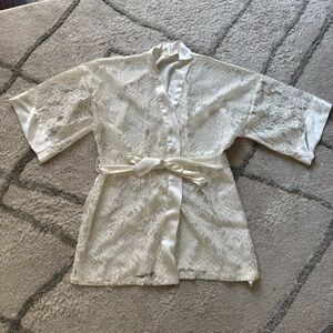 Vintage Victoria’s Secret  gold label white cream robe lace silky medium